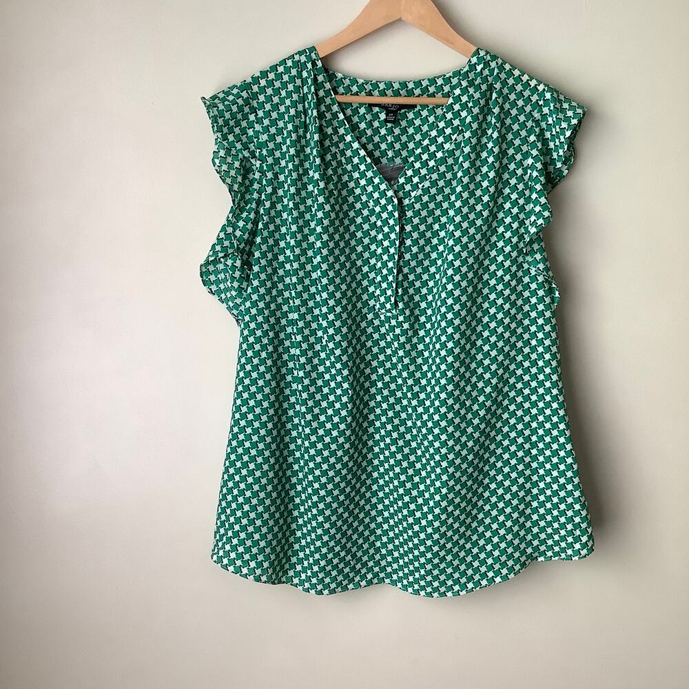 NWT Darjoni Geometric Playful Ruffled Cap Sleeve V-Neck Blouse Womens Plus 2X